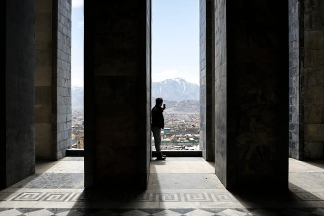 Kabul im Blick: Samadi im Mausoleum des Königs